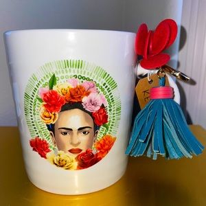 NEW FRIDA KAHLO  cup with Beautiful Prima Design Floral Tassel Key chain 16 oz❤️